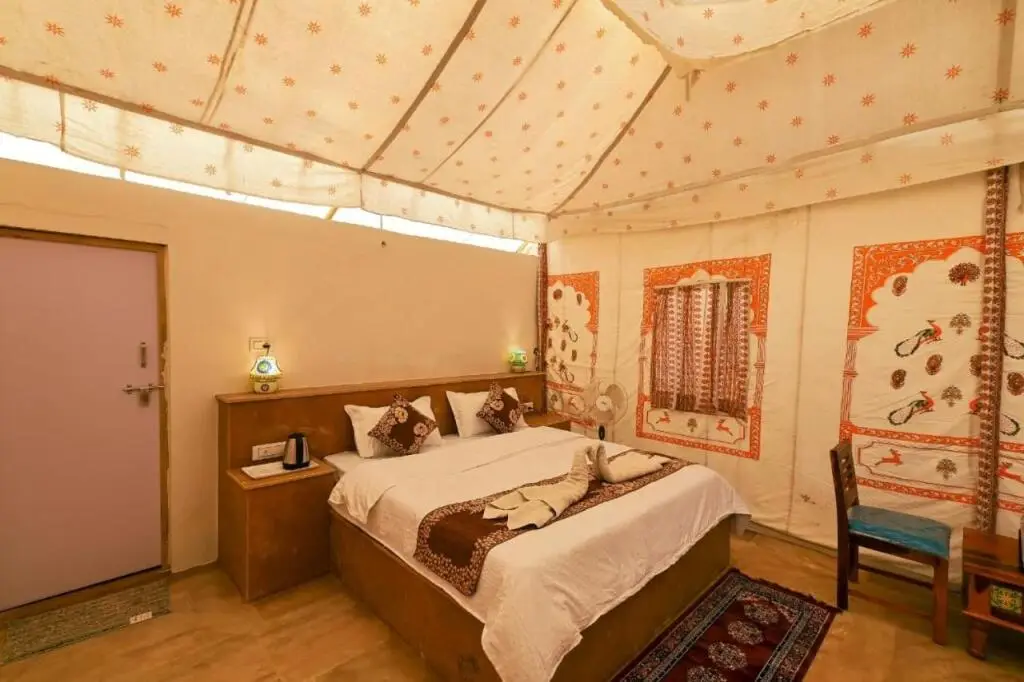 Джайсалмер: Best Desert Camp in Jaisalmer Red Velvet