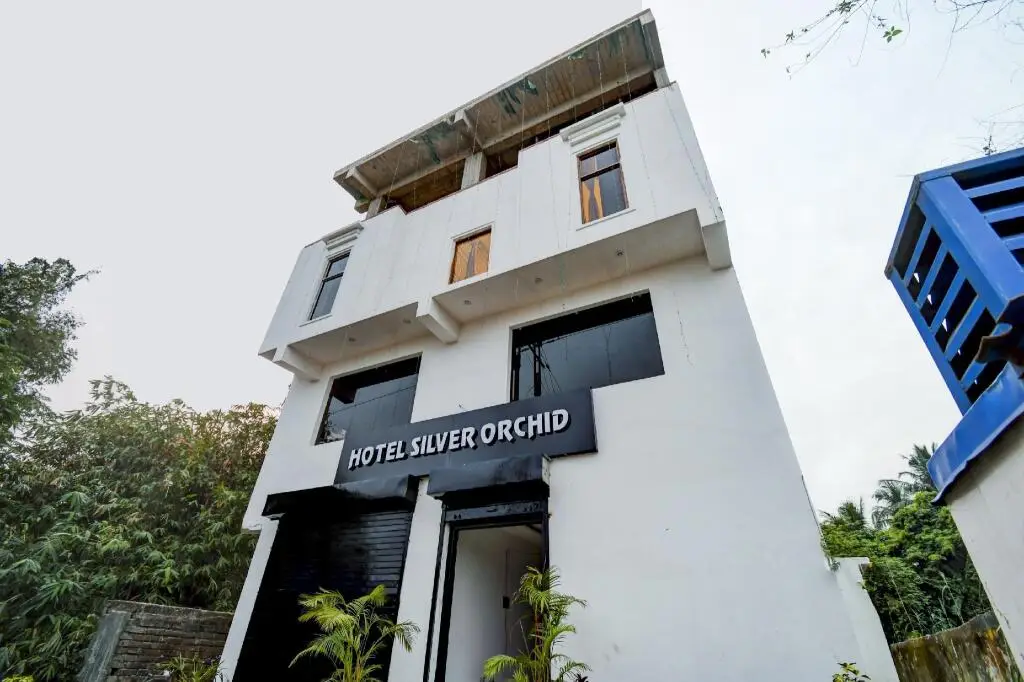 Панихати: OYO Flagship 81894 Silver Orchid