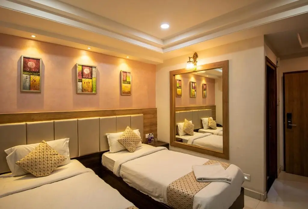 Хидерабад: M Square Hotel
