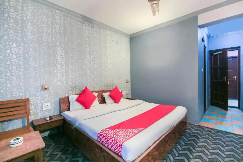 Шринагар: OYO Collection O 67515 Hotel Ishfan