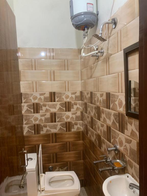 Лудхиана: OYO 87599 Hotel Sunshine