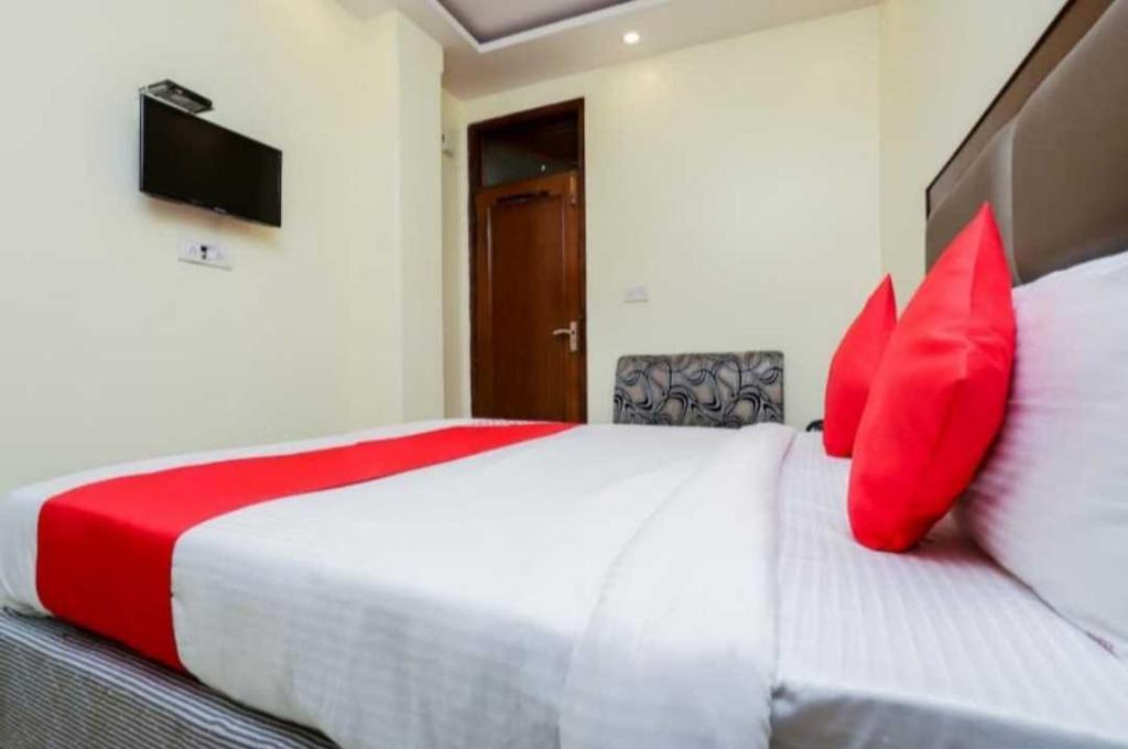 Мератх: Oyo 93687 Hotel Galaxy Red Inn