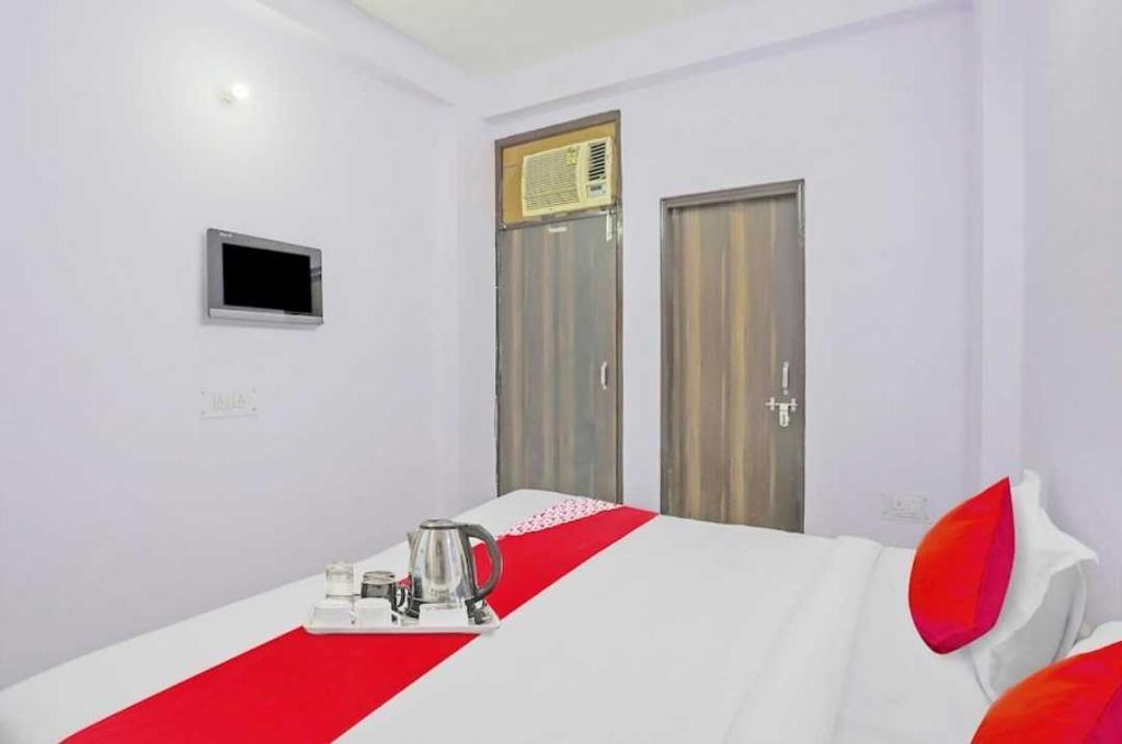 Мератх: Oyo 93687 Hotel Galaxy Red Inn