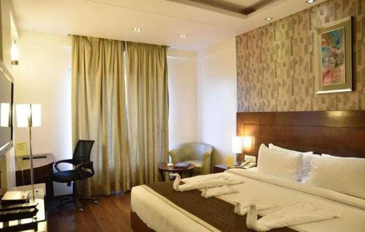 Большая Нойда: OYO 93647 Hotel Fabulous Inn