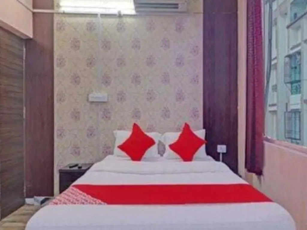 Патна: OYO 93387 Hotel Swarna Palace