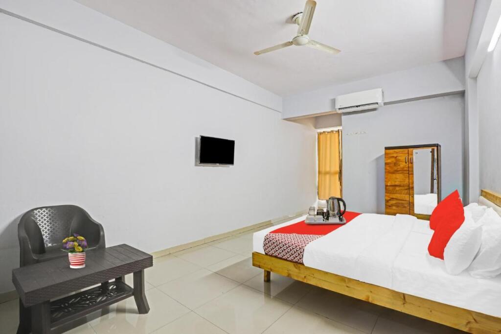 Сурат: Oyo Flagship 93179 Hotel Way Point