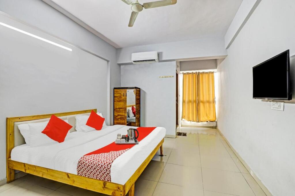 Сурат: Oyo Flagship 93179 Hotel Way Point