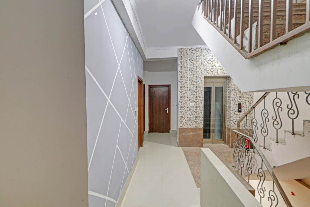 Нью-Дели: OYO Flagship The Leaf Residency Near Palam Metro Station