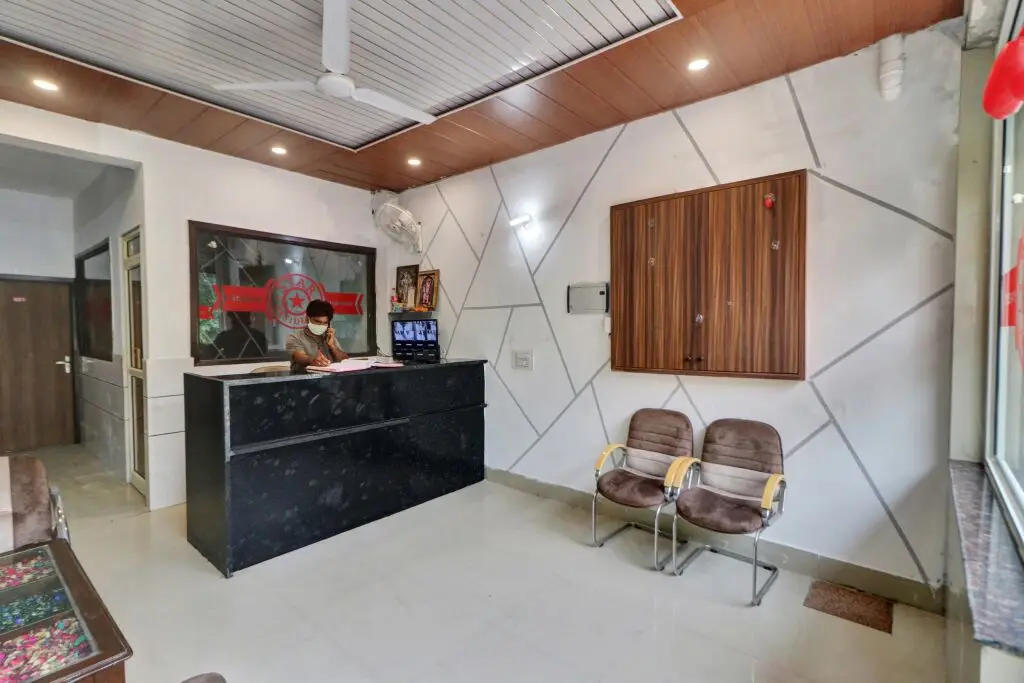 Нью-Дели: OYO Flagship The Leaf Residency Near Palam Metro Station