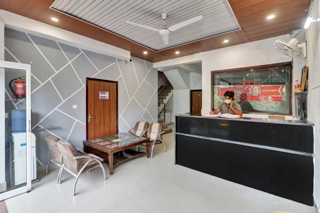 Нью-Дели: OYO Flagship The Leaf Residency Near Palam Metro Station