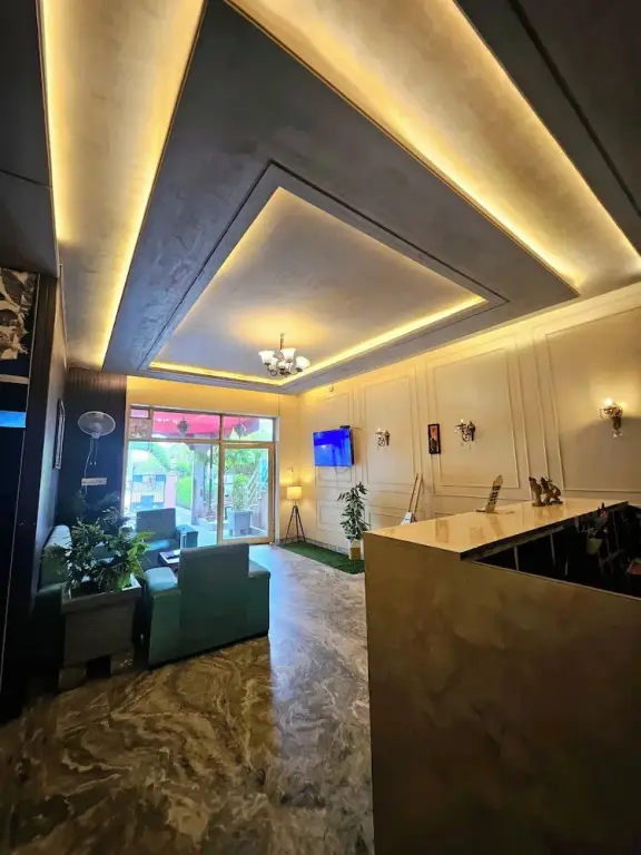 Кукас: The Indraj Palace Hotel