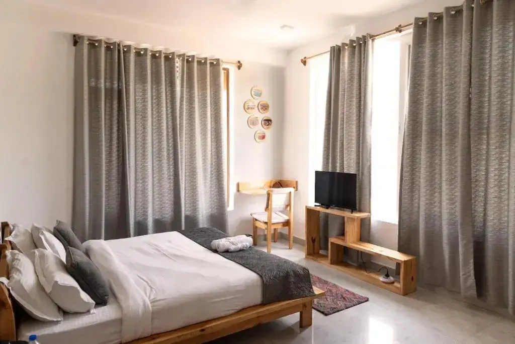 Бир: Ilaka Homes