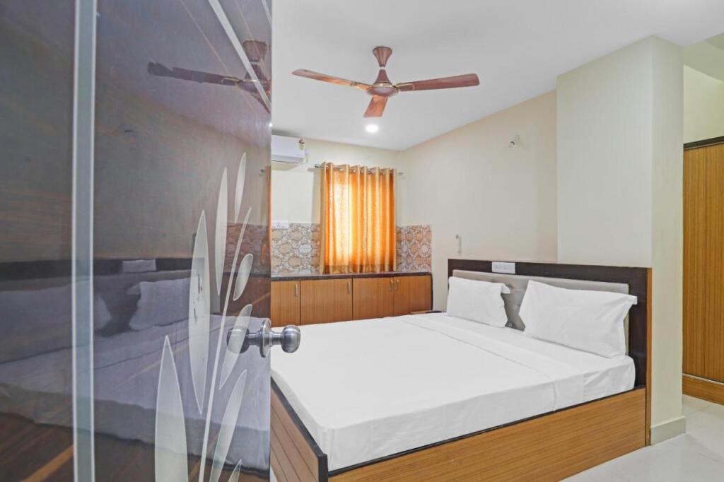 Хидерабад: Capital O 88257 Kamakshi Hotels