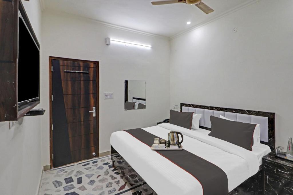 Нью-Дели: Capital O 89538 Hotel the Royal Orbit