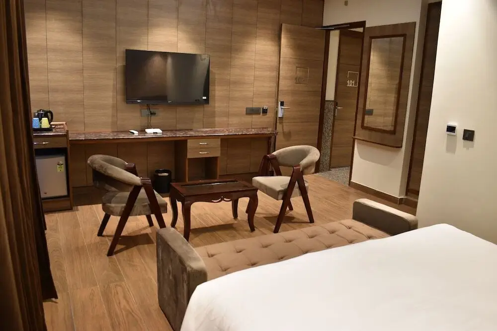 Большая Нойда: Lime Tree Hotel and Banquet Greater Noida