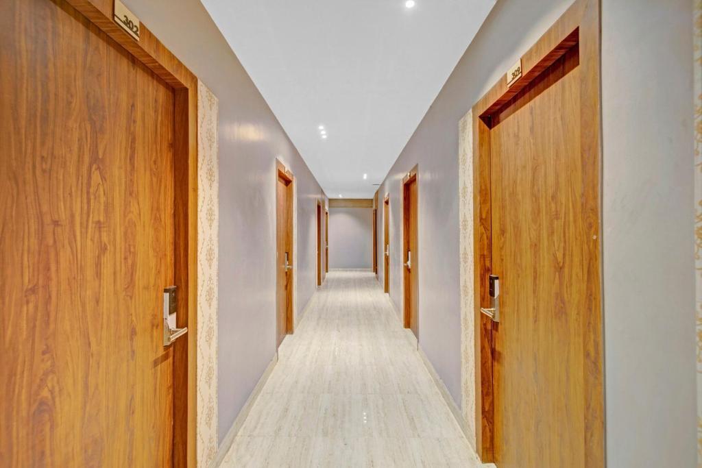 Гувахати: Capital O 86405 Penthouse