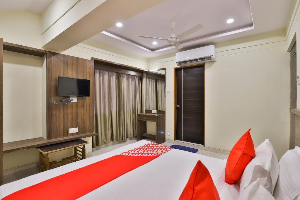 Тхане: CAPITAL O74145 Hotel Prince Residency