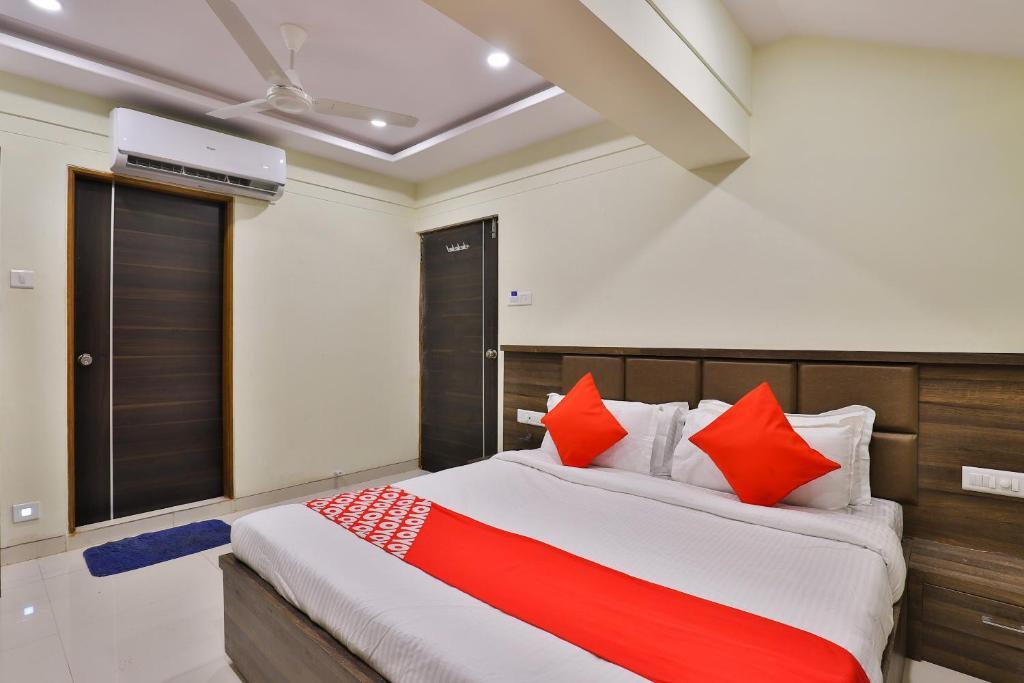 Тхане: CAPITAL O74145 Hotel Prince Residency