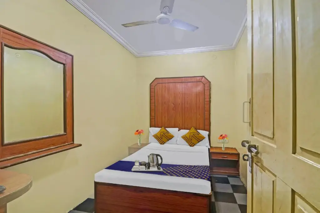 Хидерабад: OYO 91284 Ambica Lodge