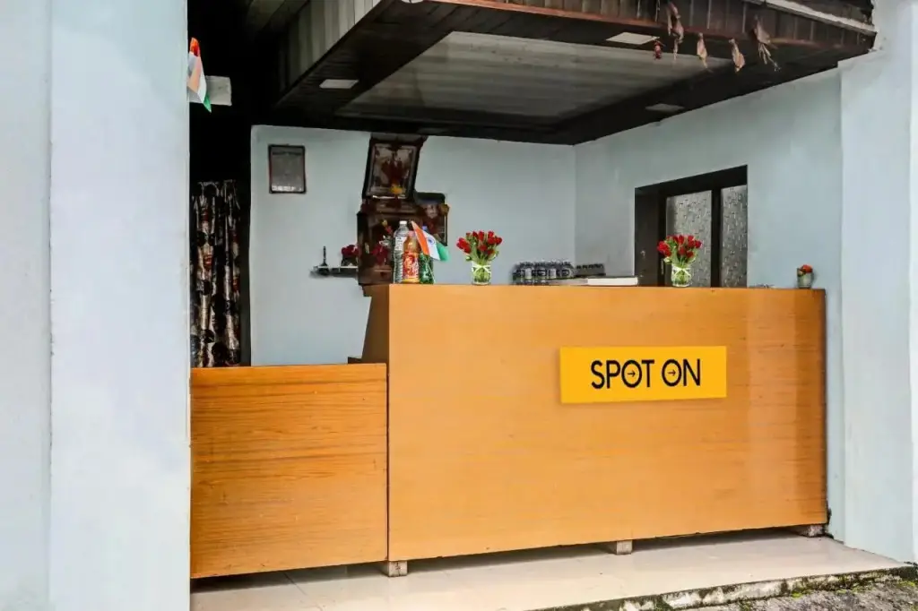 Тхане: SPOT ON 93323 Akash Lodge