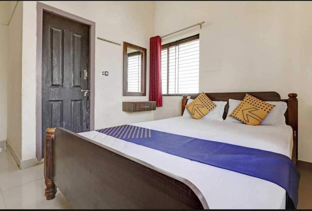 Майсур: SPOT ON 93446 Mohith Lodge
