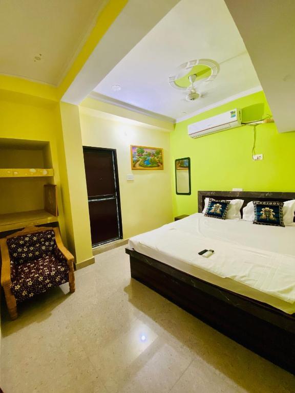 Spot On 93603 Hotel Rp 5 — фото 1