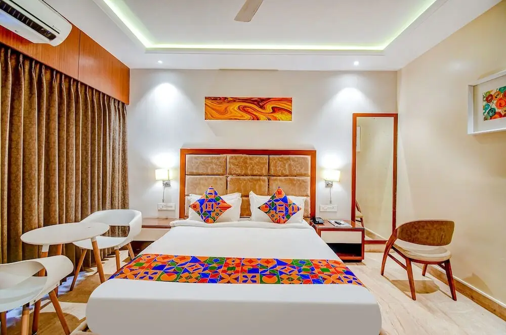 Колката: Treebo Premium Tahoora International