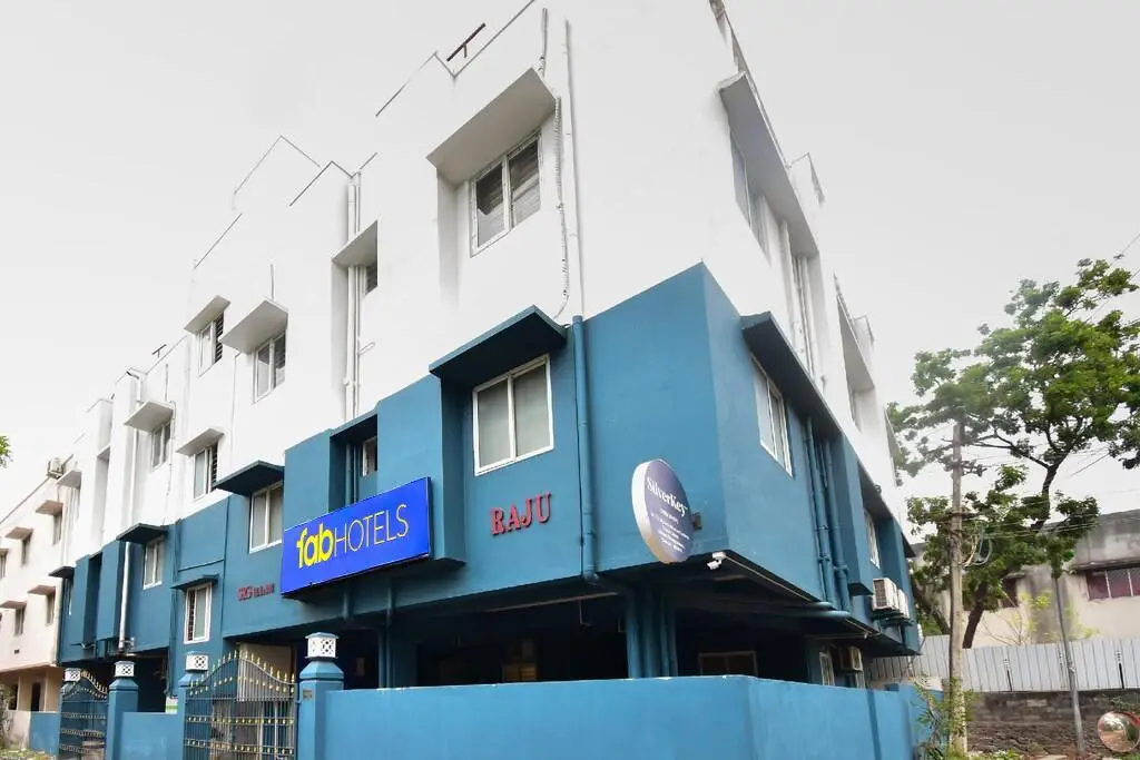 Fabhotel Sasti Inn — фото 1