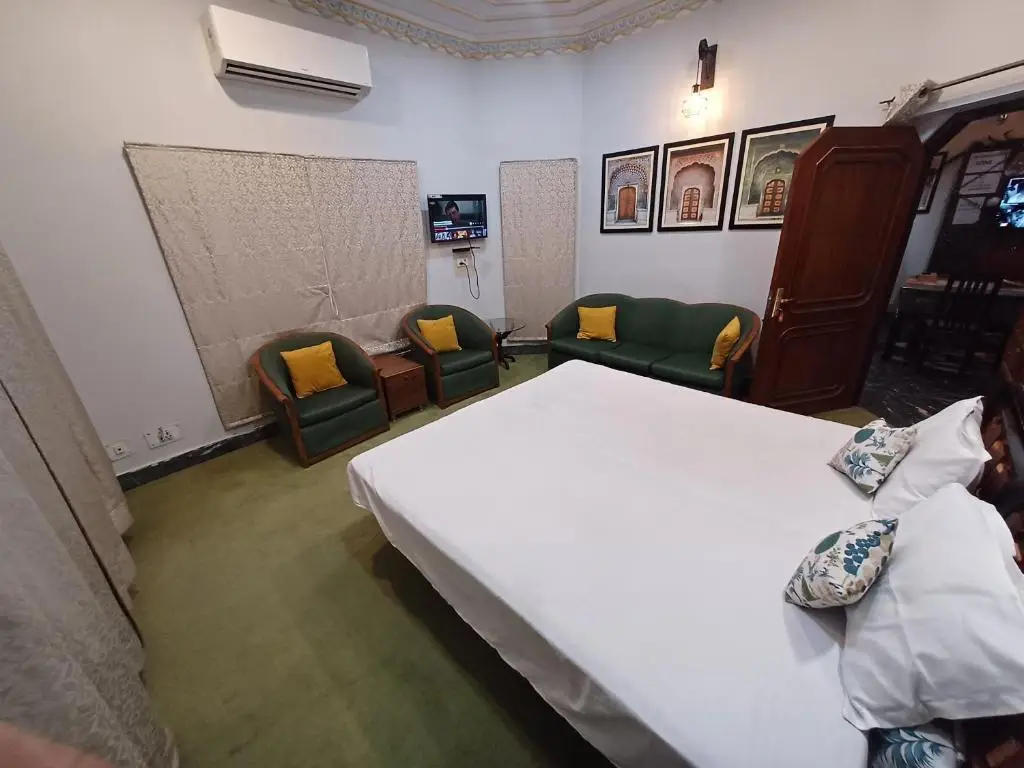 Джайпур: Hotel Natraj palace