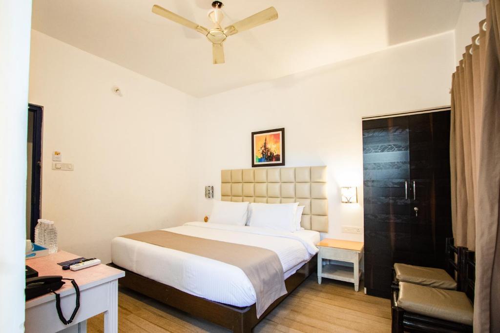 Морджим: Hibis Hotels and Resorts