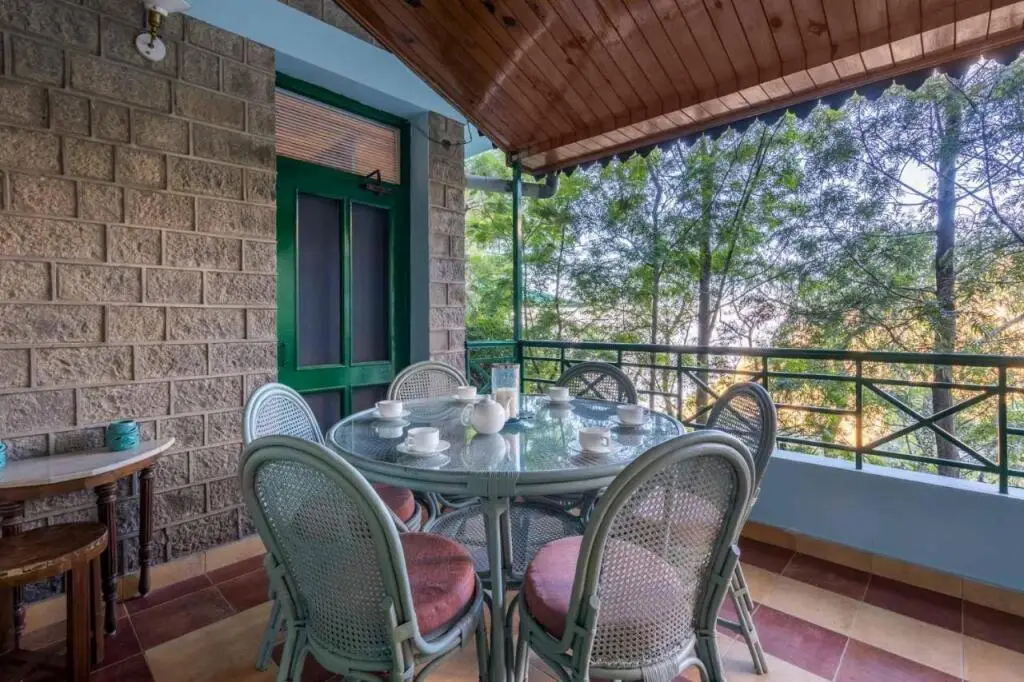 Казаули: The Summer House