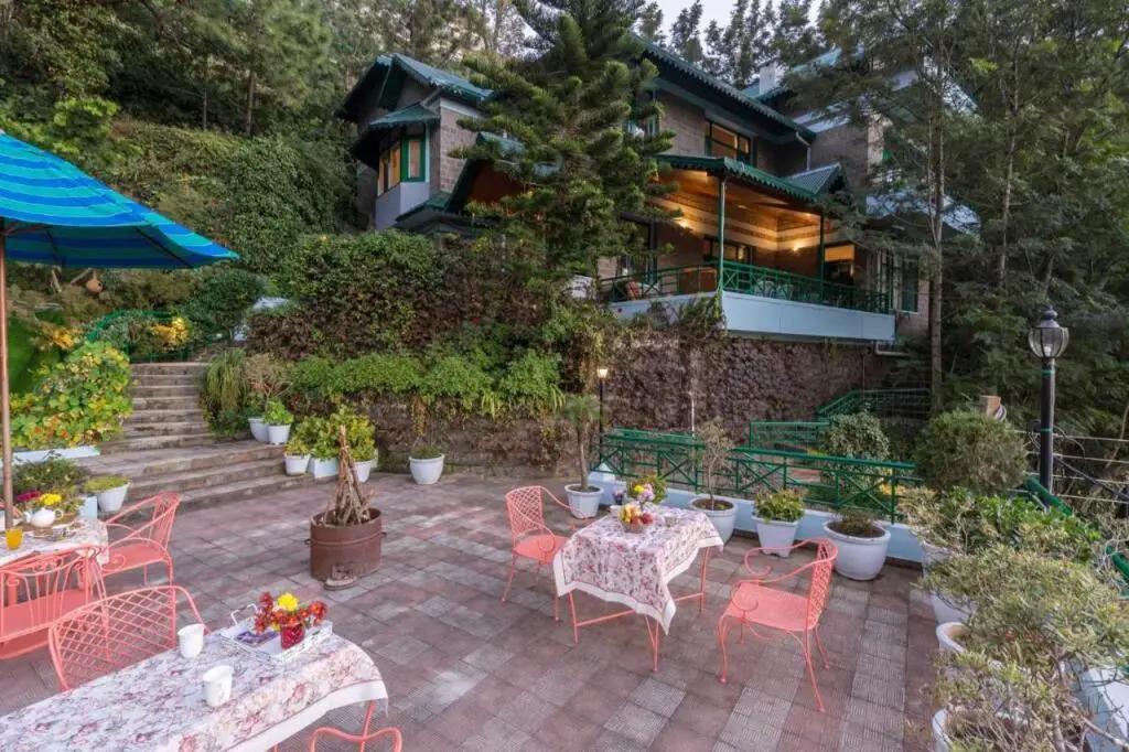 Казаули: The Summer House