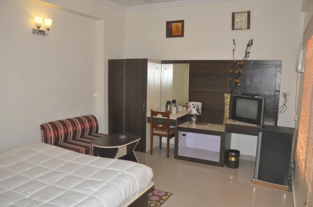 Катра: Hotel Mount View International