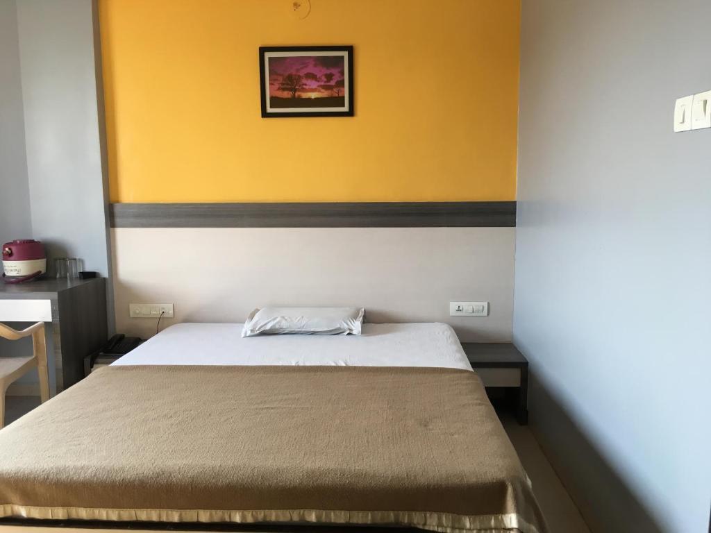 Колхапур: Hotel Aashish Deluxe Pet Friendly