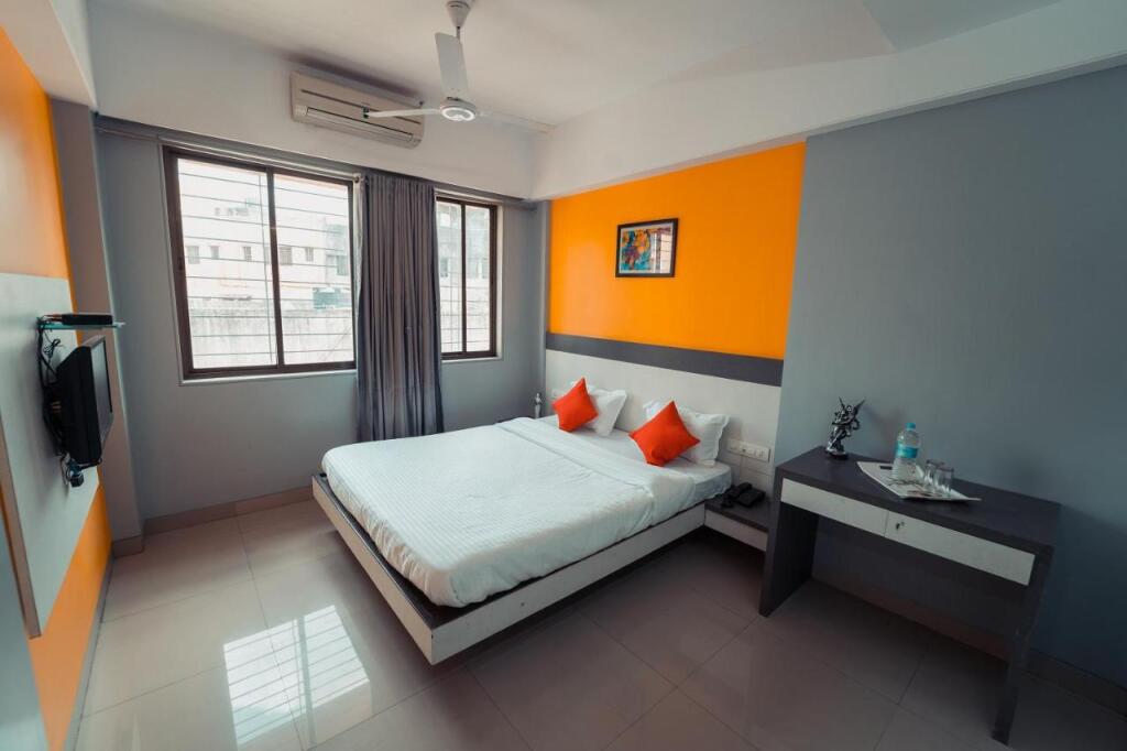 Колхапур: Hotel Aashish Deluxe Pet Friendly