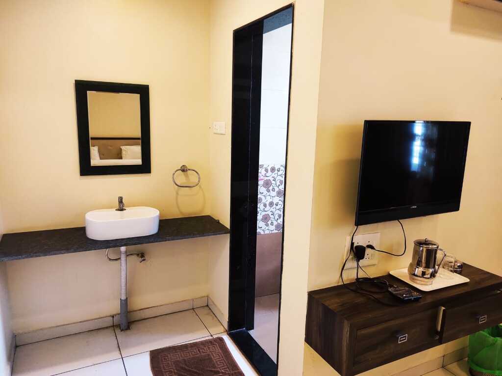 Колхапур: Hotel Golden Eagle