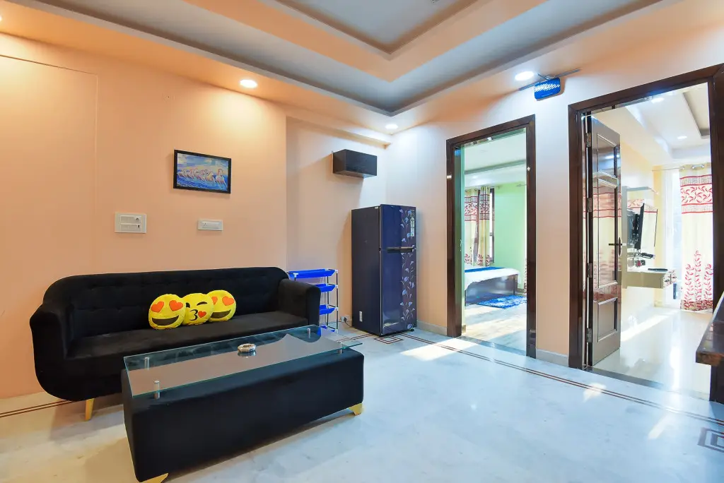 Гуруграм: 2BHK Serviced Apartment near Medicity @BedChambers
