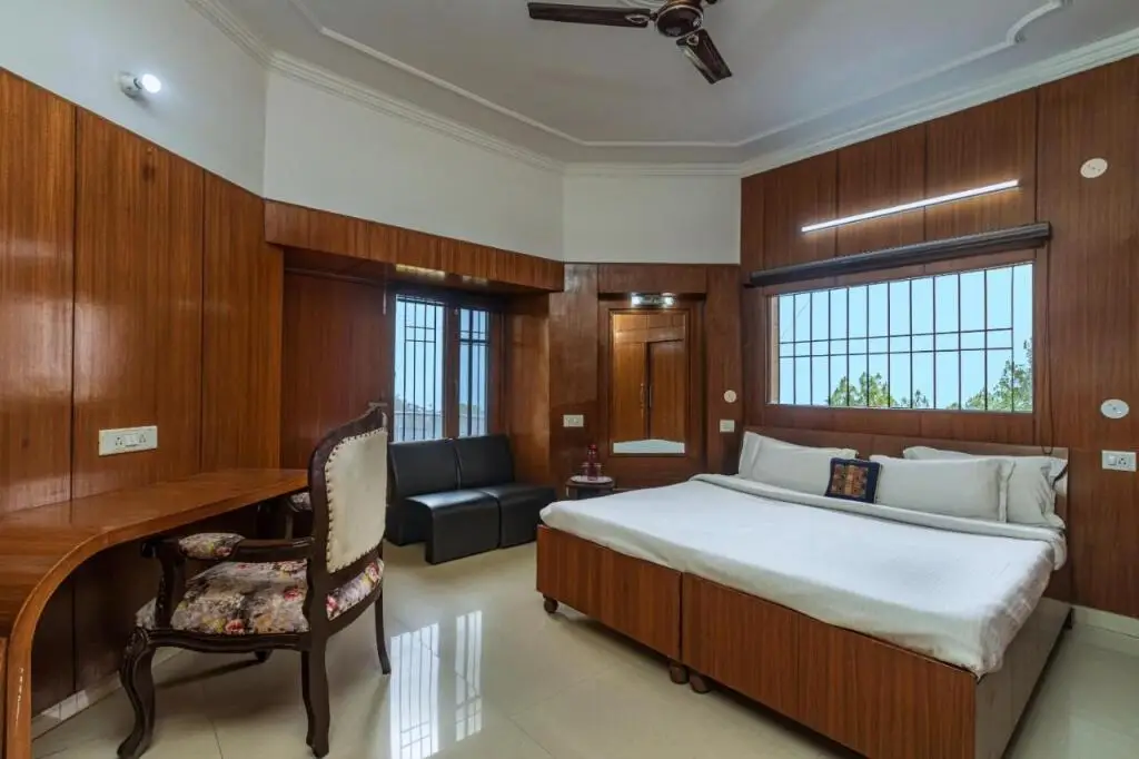 Солан: Saffronstays Grandview Haven, Barog