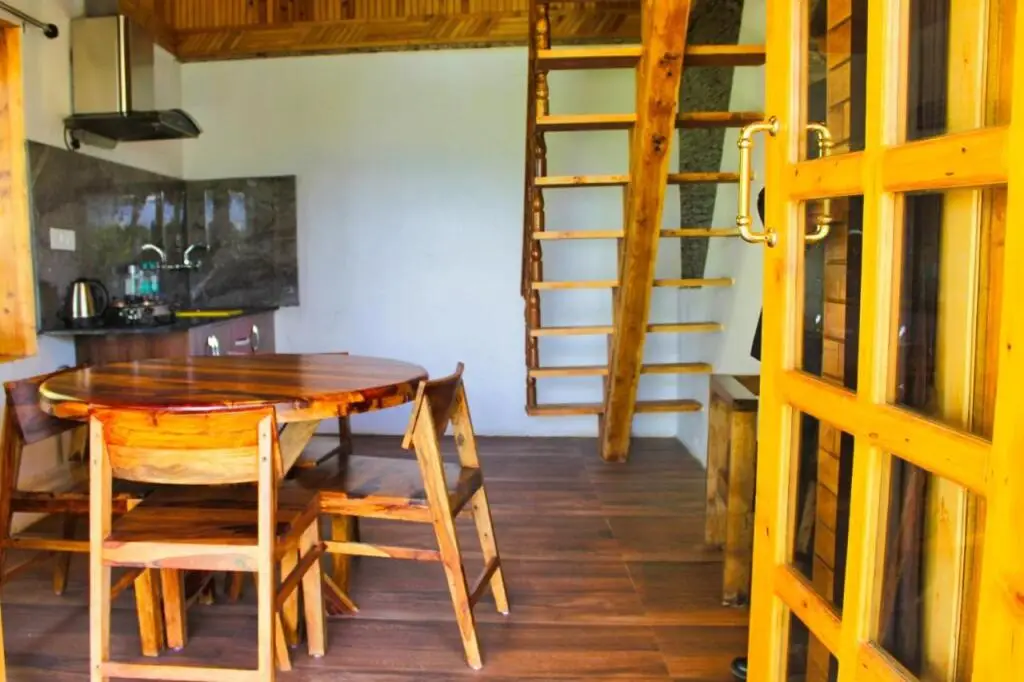 Куфри: Woodvista Cottages Shimla