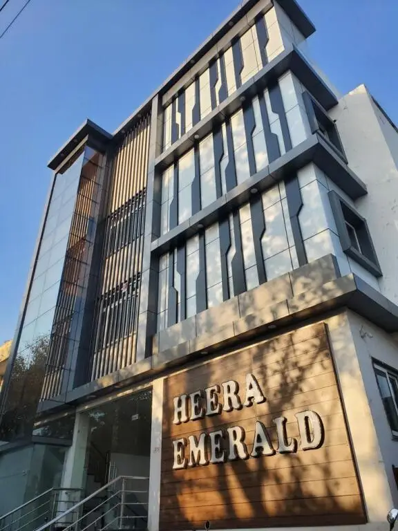 Вриндаван: Hotel Heera Emerald