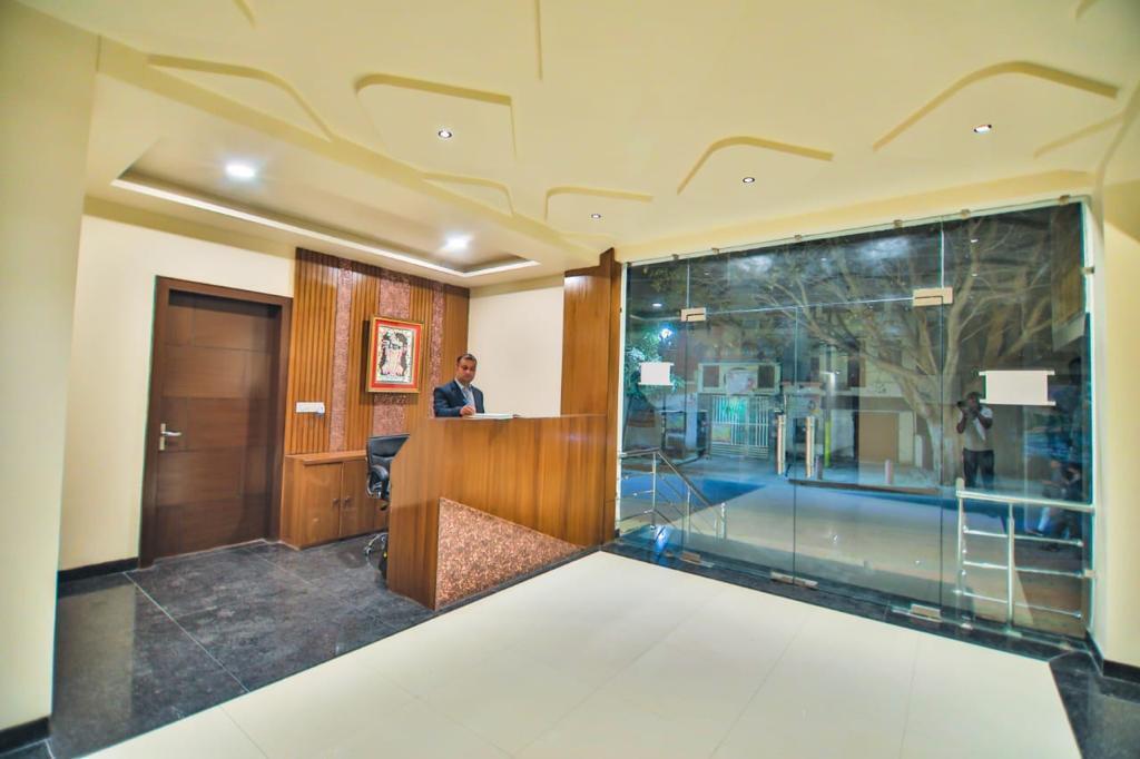 Вриндаван: Hotel Heera Emerald