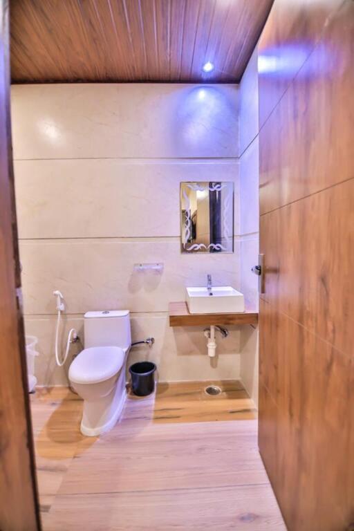 Вриндаван: Hotel Heera Emerald