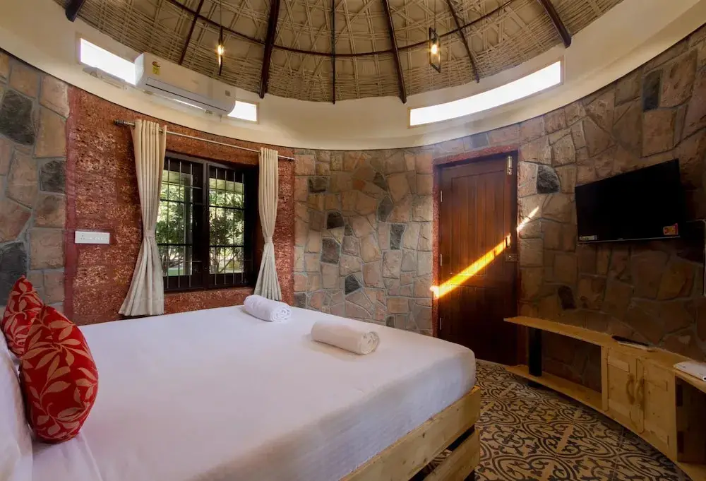 Хоспет: I-Roomz Navyyas Resort