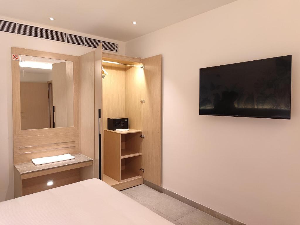 Висакхапатнам: Signature Hotels