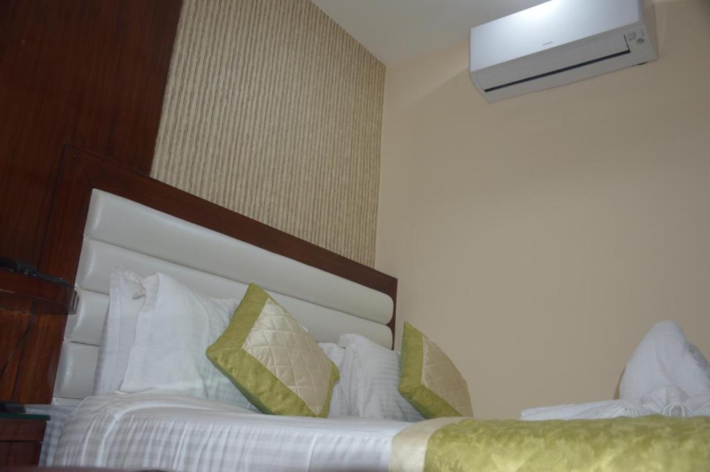 Варанаси: Hotel Midcity