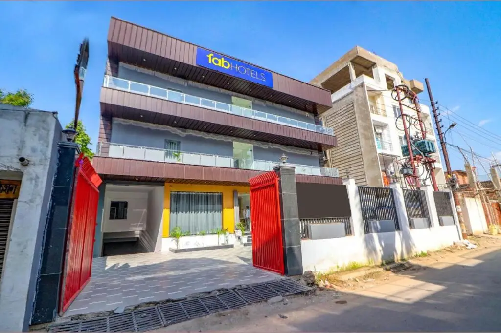 Fabhotel Premium Kashi — фото 1