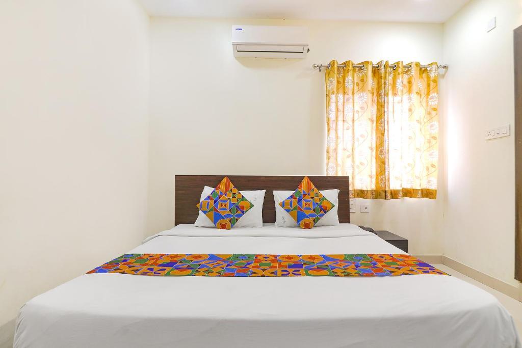 Хидерабад: Fabhotel Srisai Hill View
