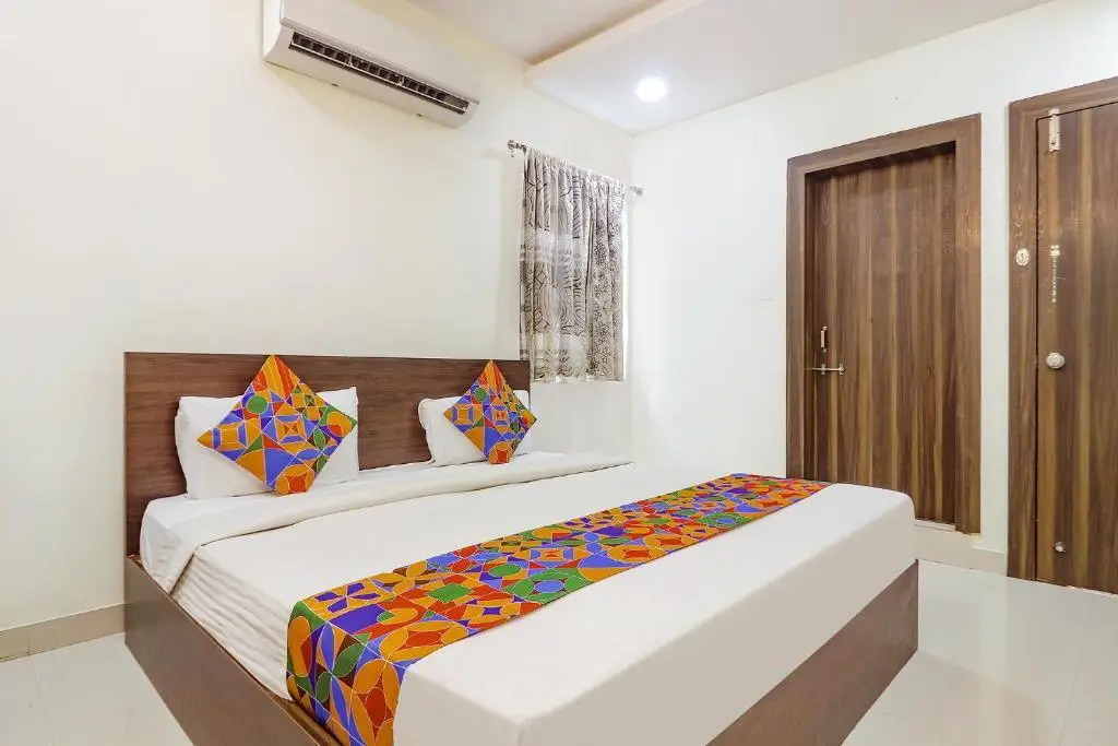 Хидерабад: Fabhotel Srisai Hill View