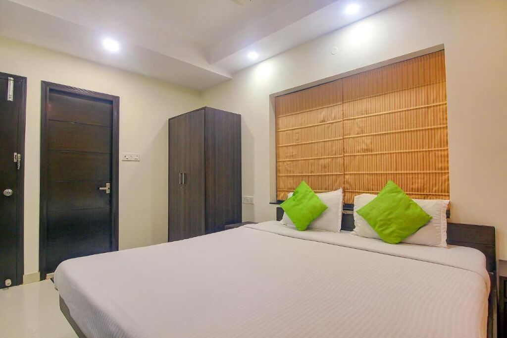 Колката: FabHotel Four Seasons