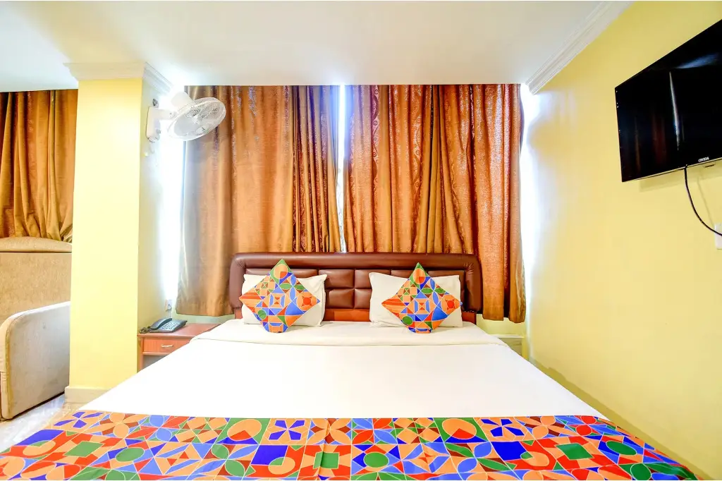 Колката: FabExpress Raj Palace